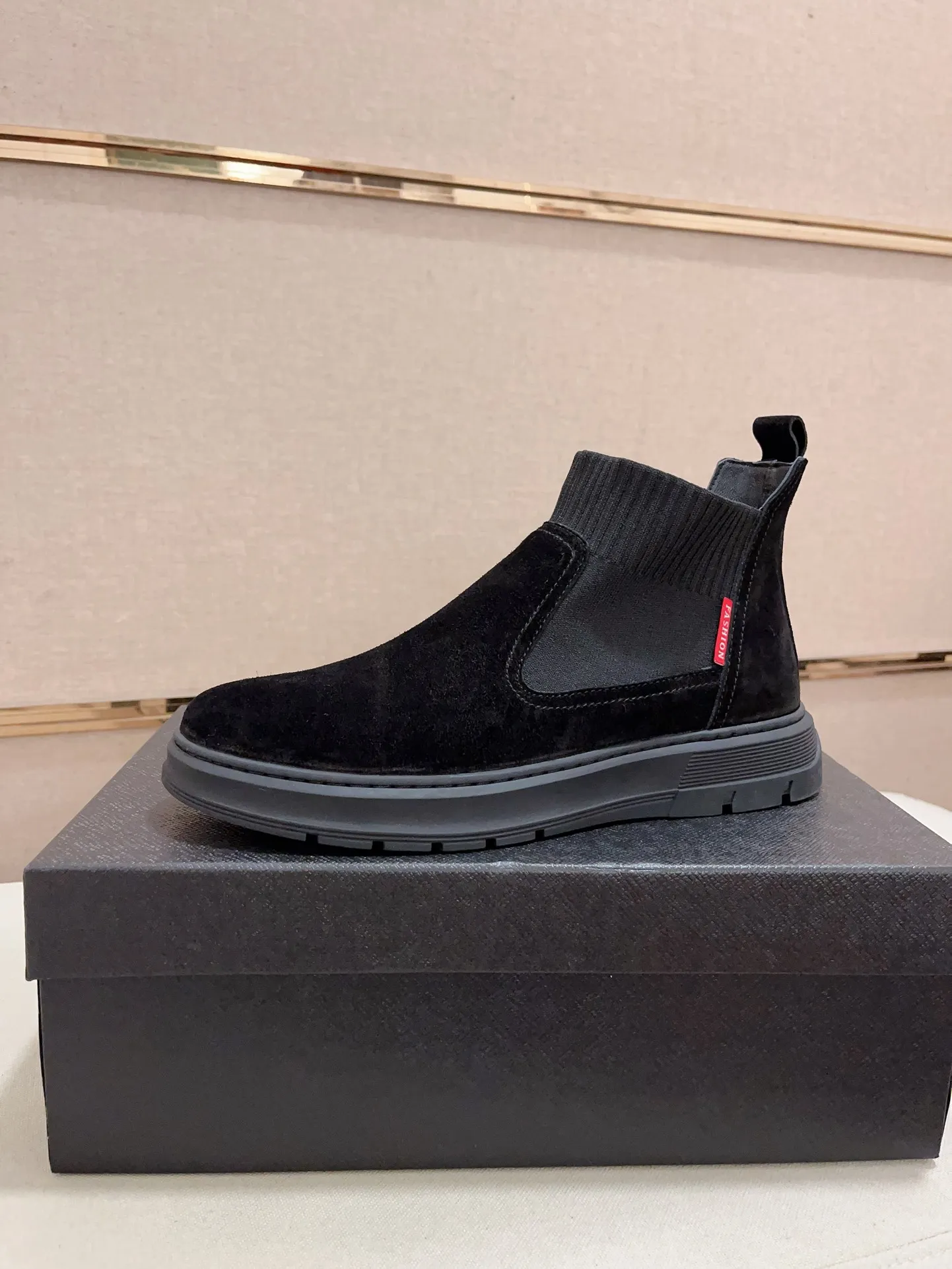 Factory price 480💰 (sheepskin lining * velvet lining optional! Can be made without label) High-quality new PRADA (Prada) counters are launched simultaneously, new men's shoes, 😘fabric is made of high-tech glue-spraying technology. Lining: sheepskin lining* velvet lining. 👍🏿 High-end ☄️ air-cushion molded anti-slip rubber outsole, exquisite lines, simple and elegant, comfortable and high-end for leisure travel. Code number: 38 to 44 (45 can be customized and cannot be returned or exchanged)